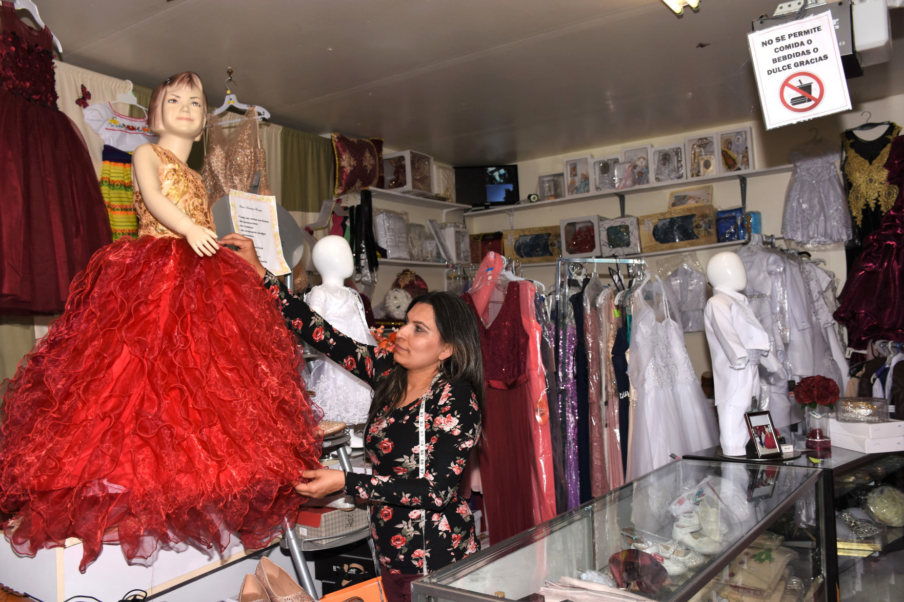 Anna's Seamstress